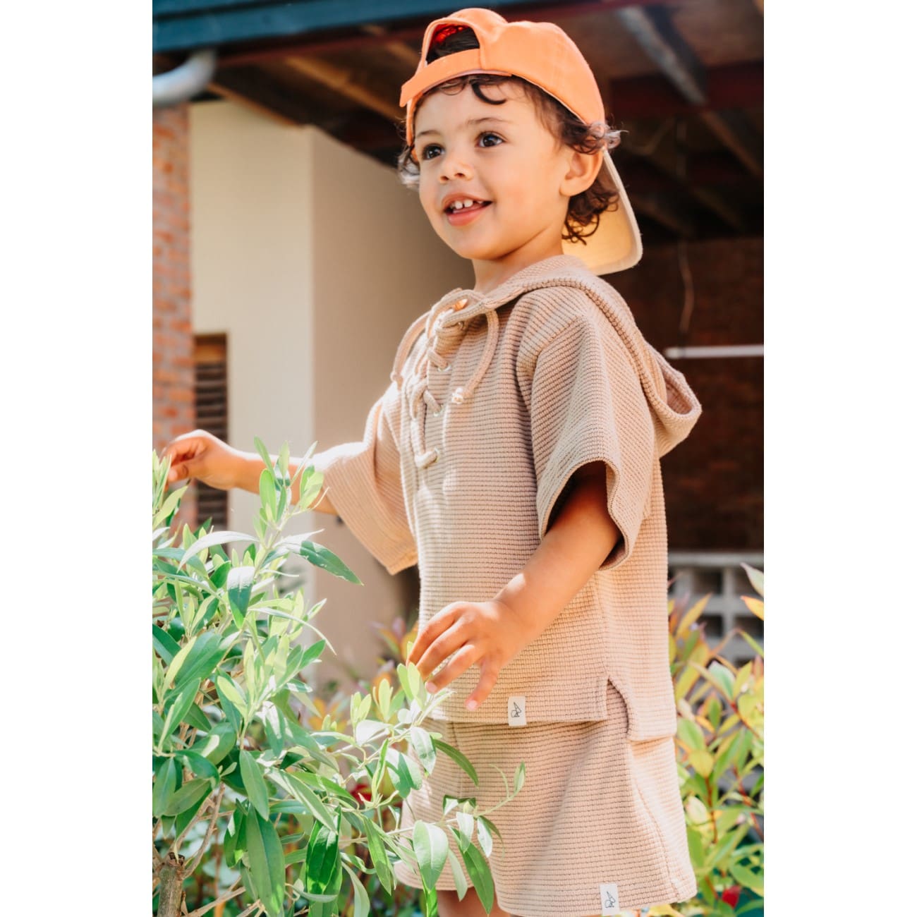 Richie Hoodie Vest & Armand Shorts  | Café Au Lait