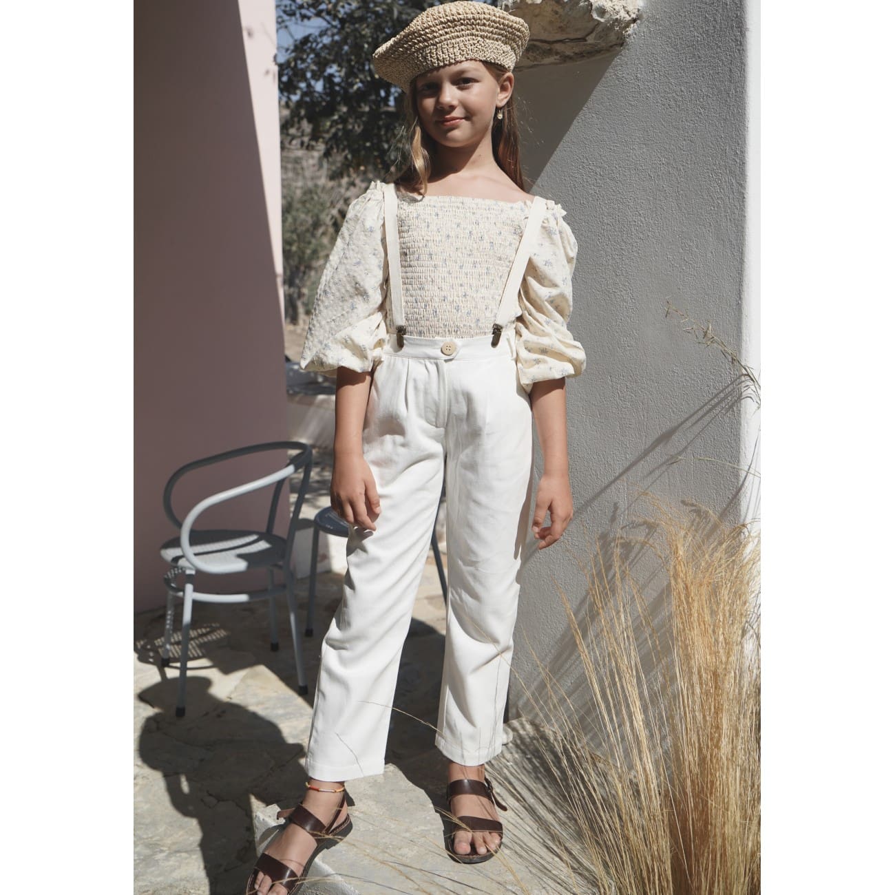 Lois Blouse Fléur Bleue & Jean Michel Pant Blanc