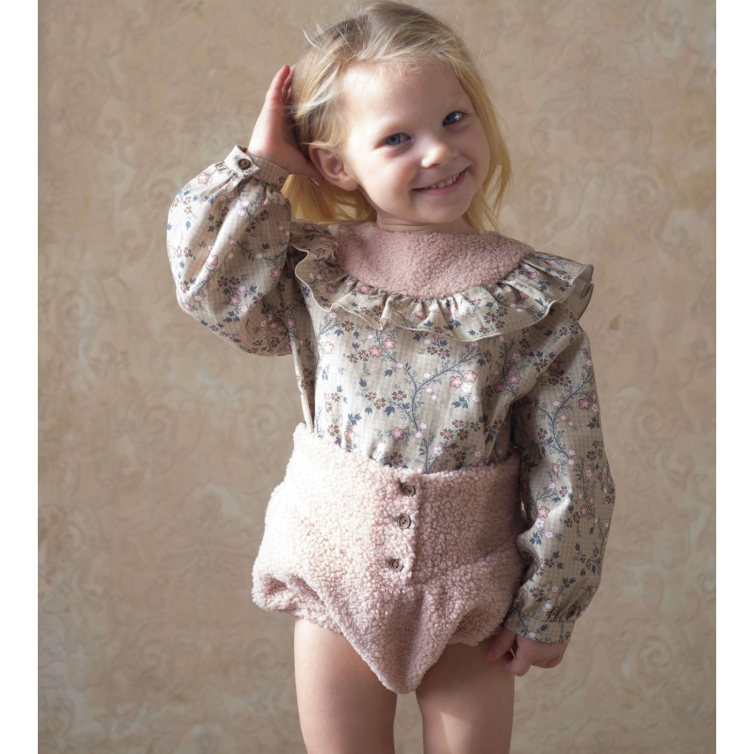 Fleece High Waisted Culotte & Rounded Yolk Blouse | Floral/Pink