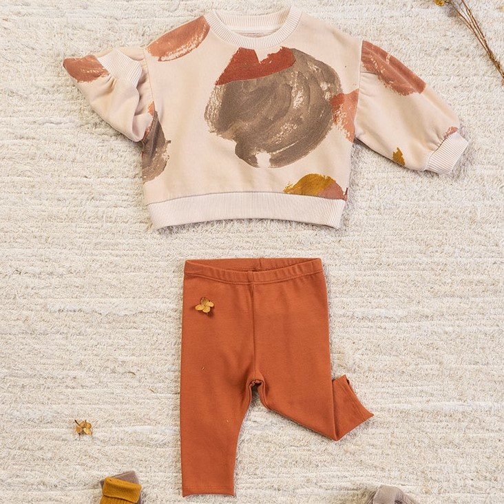 Abstract Sweater & Smooth Leggings