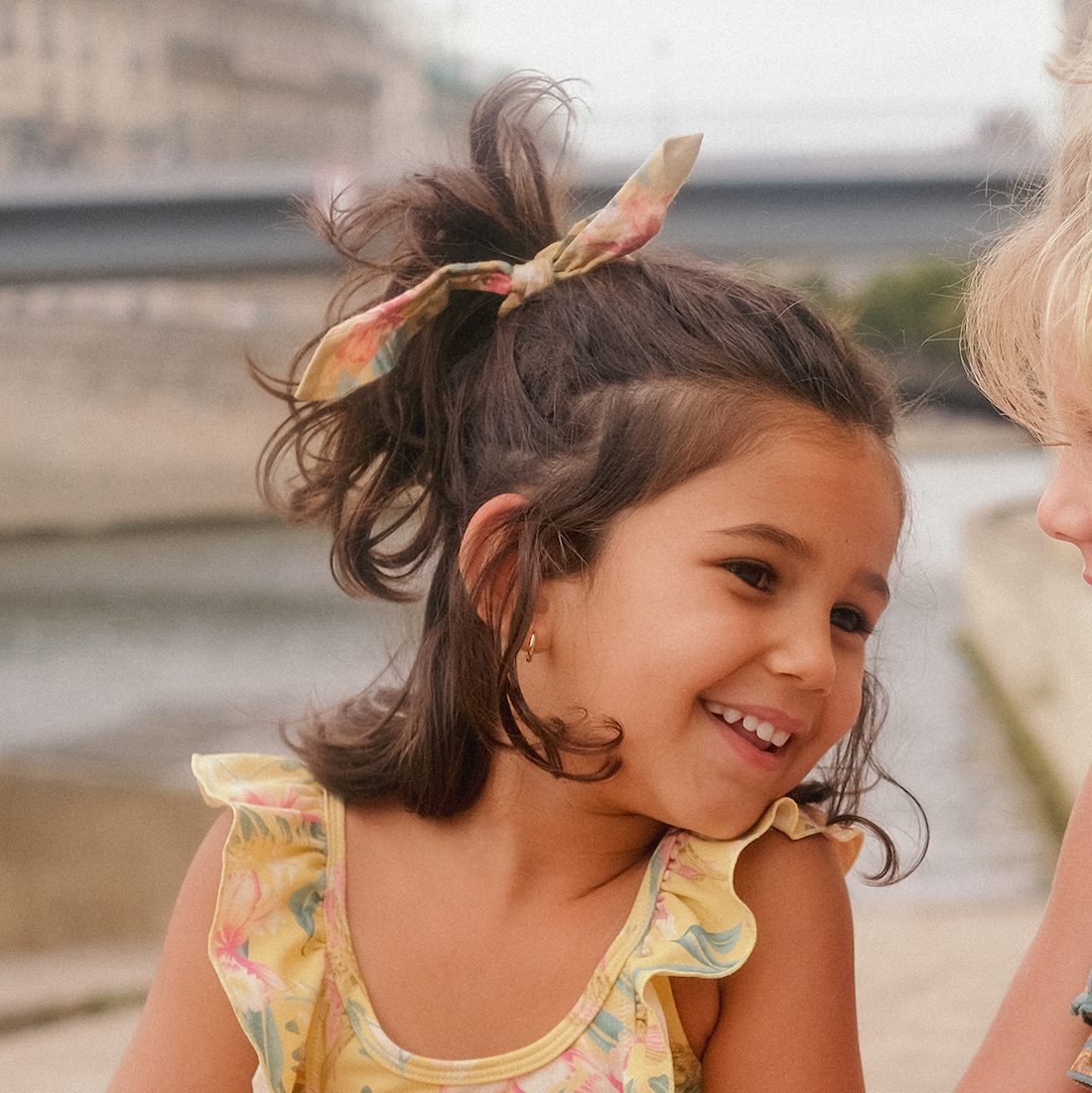 Scrunchie Kimmi Soft Honey Parrots