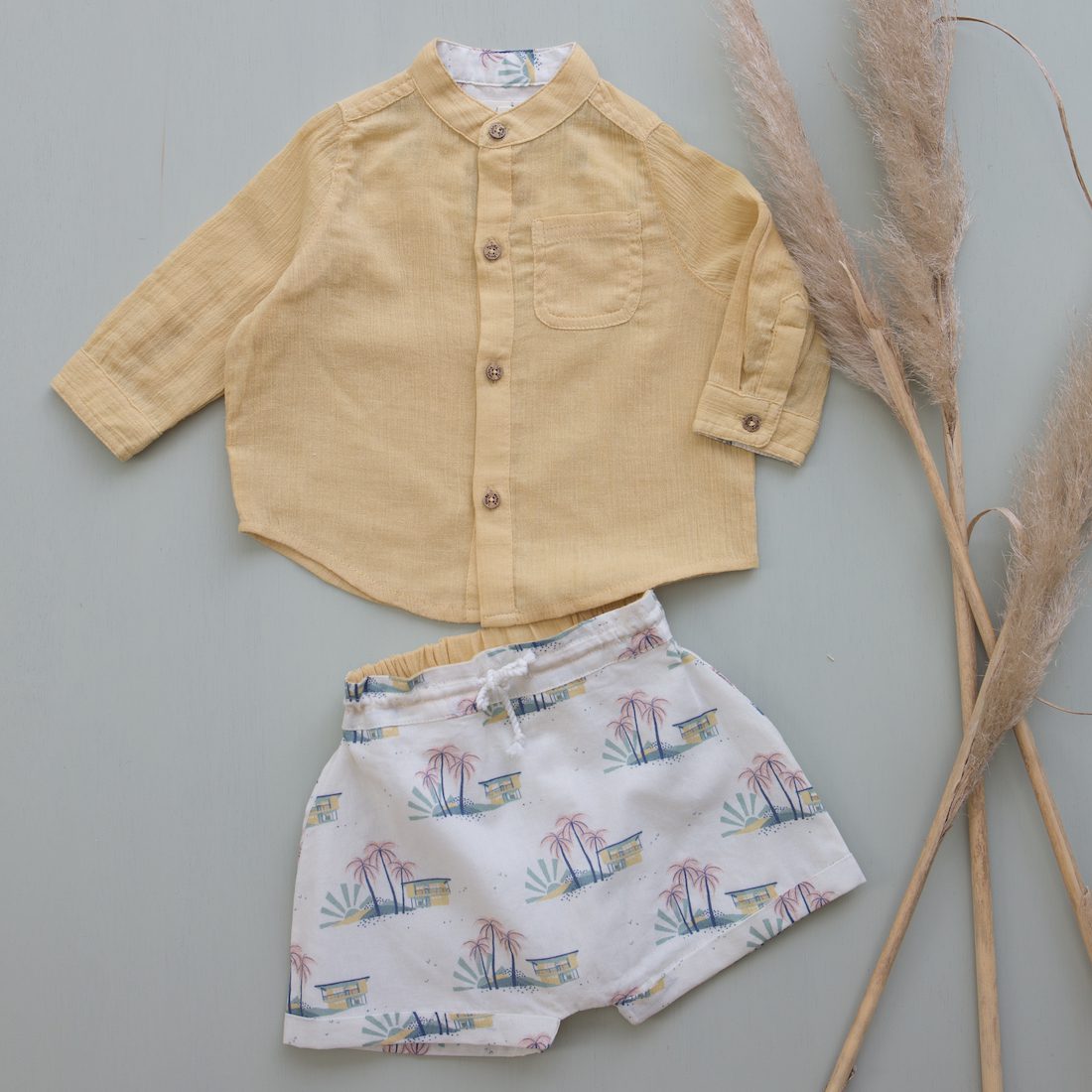 Shorts Aliki Off-White Hawaii & Shirt Almond Soft Honey