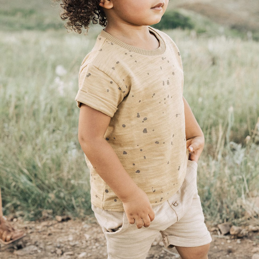 Tee Splatter Wheat AOP & Fawn Shorts