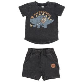 Nachosaurus T-shirt & Vintage black slouch shorts